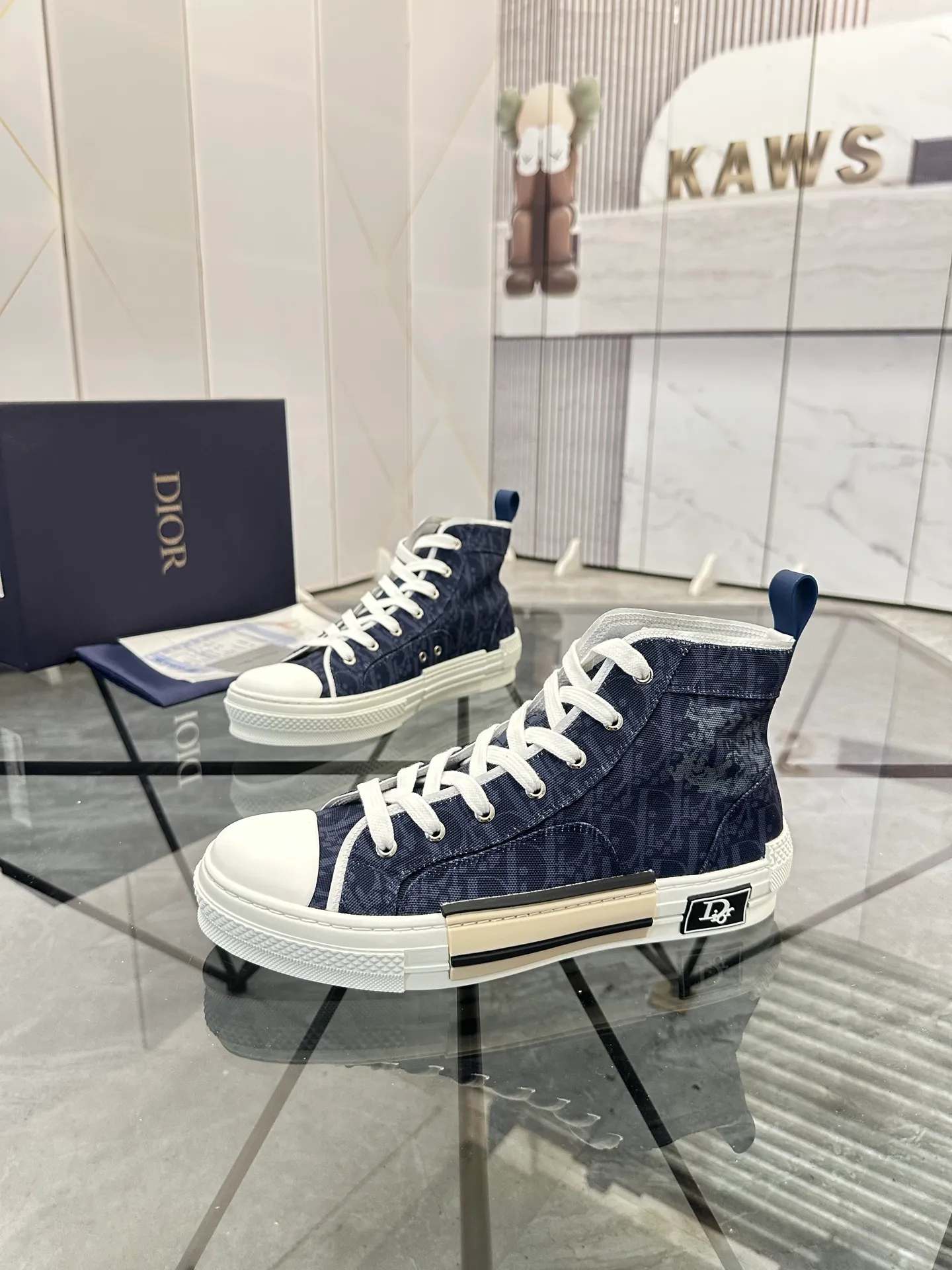 Selling men's shoes 💰: 💰P460¥ Product trademark: Dio* "Dior*" high-top casual shoes Regular size: 36-45 (can be customized to 46) Couple style B23 Product materials: Upper imported original fabric, breathable lining, original outsole. No.: 007